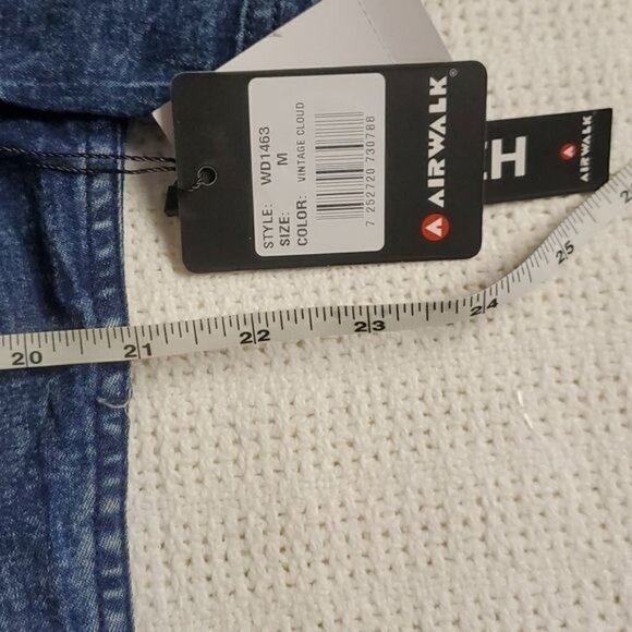 Airwalk Stretch Sz. M Cloud Blue Jean Short Sleeve Full Button Down Blouse Shirt - Picture 9 of 10